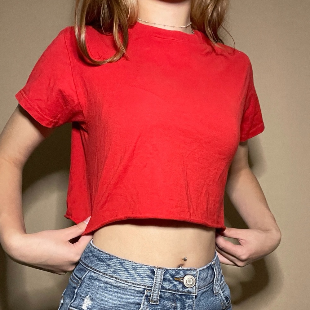 plain red cropped tee